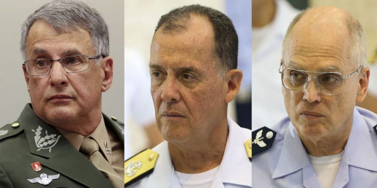 Comandantes do Exército, da Marinha e da Aeronáutica deixam cargos