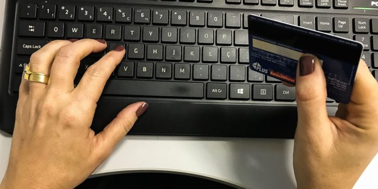Semana do Consumidor começa hoje com promoções em lojas virtuais