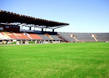 Em Cascavel, goleiro do Toledo tem celular furtado durante partida do Paranaense