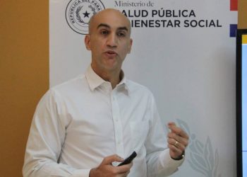 Escolas devem permanecer abertas e bares fechados, disse ministro da Saúde do Paraguai