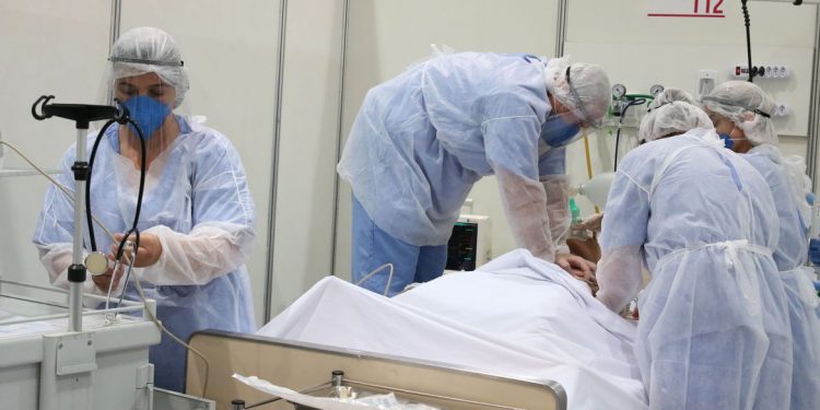 Ministério de Saúde tem reuniões com indústrias para garantir kit intubação