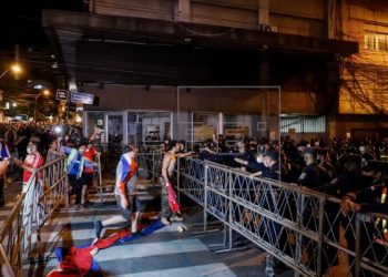 Protestos contra governo do Paraguai têm 16 manifestantes presos