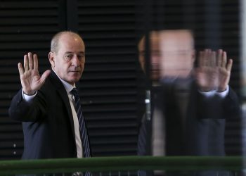 Fernando Azevedo e Silva anuncia que vai deixar o Ministério da Defesa