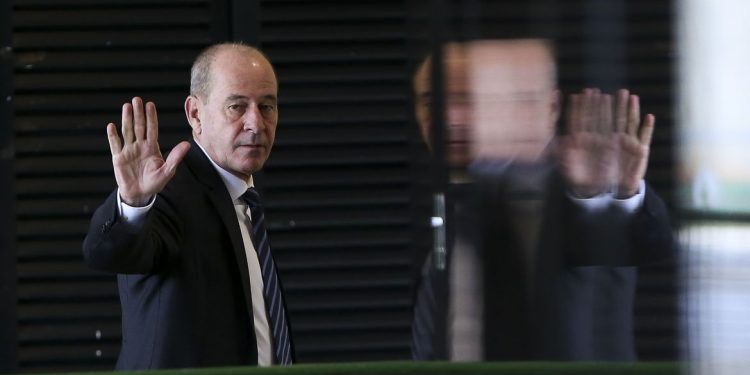 Fernando Azevedo e Silva anuncia que vai deixar o Ministério da Defesa