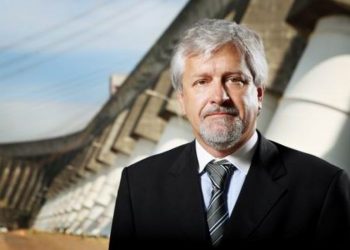 Jorge Samek apresenta melhora e é desentubado