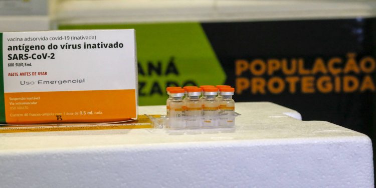Paraná recebe nova remessa e ultrapassa 1 milhão de doses de vacina