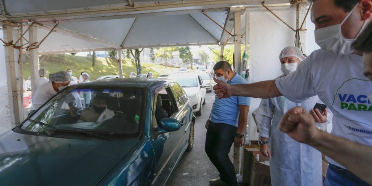 Municípios do Paraná aderem à vacinação de domingo a domingo