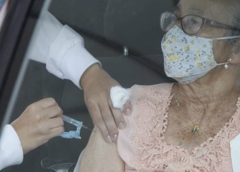 Paraná já imunizou 11% do grupo prioritário no combate à Covid-19