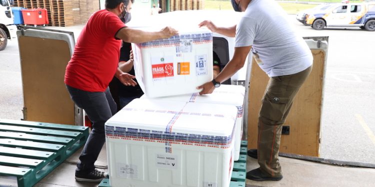 Paraná recebeu no sábado, 20, mais 240,4 mil doses da vacina contra a Covid-19