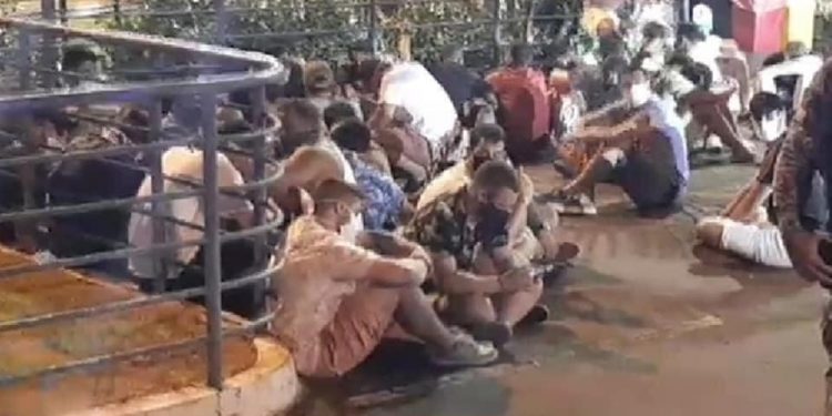 VÍDEO: Mais de 100 brasileiros são flagrados no Paraguai promovendo aglomeração