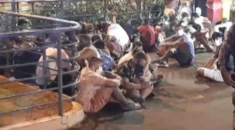 VÍDEO: Mais de 100 brasileiros são flagrados no Paraguai promovendo aglomeração