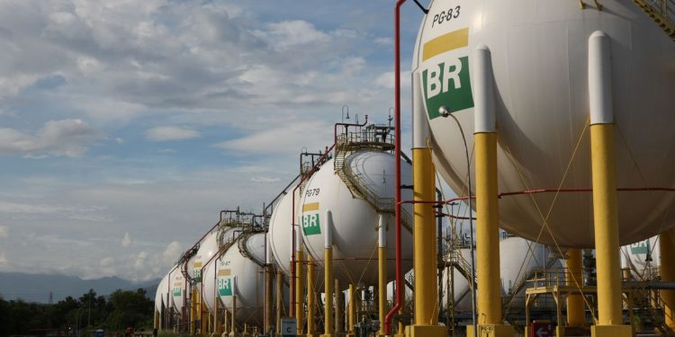 Lei do Gás reduz custos e preço final, dizem setores da economia
