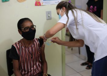 Foz começa nesta sexta-feira vacinação de idosos com 70 anos