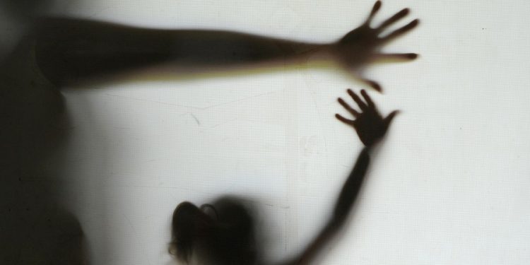 Projeto aprovado na Câmara assegura dignidade às vítimas de agressões sexuais durante audiências judiciais