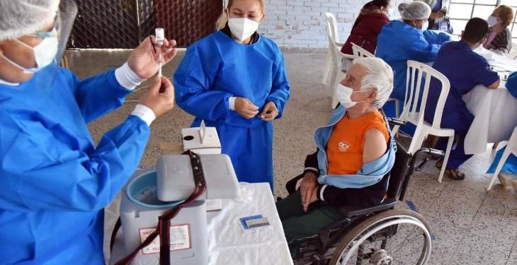 Vacinação no Paraguai tem mortos vacinados e doses furtadas