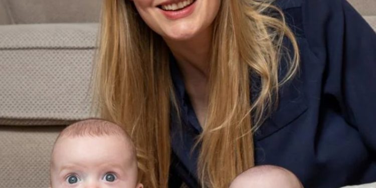 Curioso: Mulher engravida enquanto já estava grávida e dá à luz gêmeos