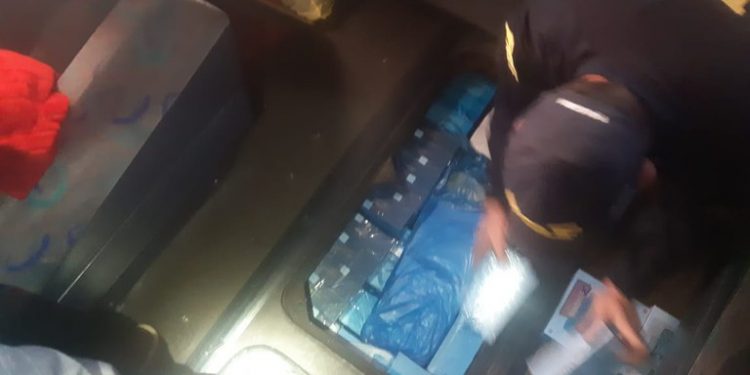 Oeste: PRF apreende 300 celulares em ônibus