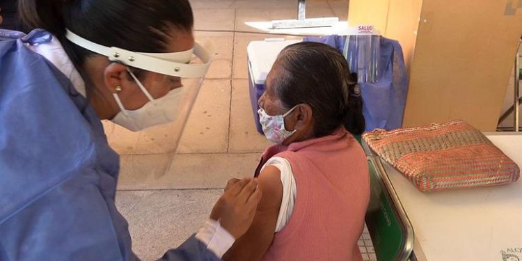 Paraguaios acima dos 80 anos poderão se cadastrar para vacina a partir de sábado