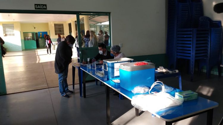 Alunos e professores são testados para o retorno gradual das aulas municipais