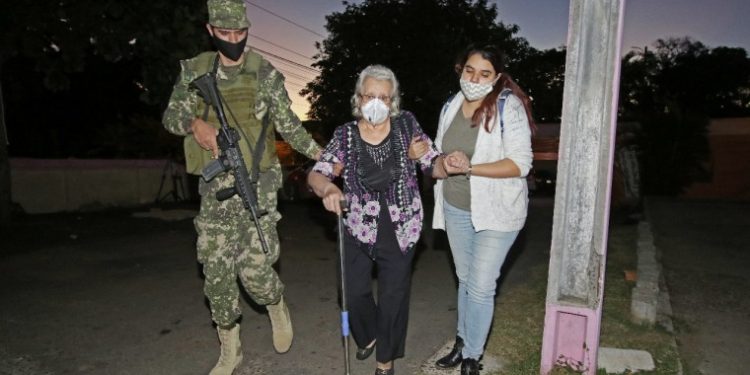 Paraguai inicia vacinação de idosos maiores de 75 anos