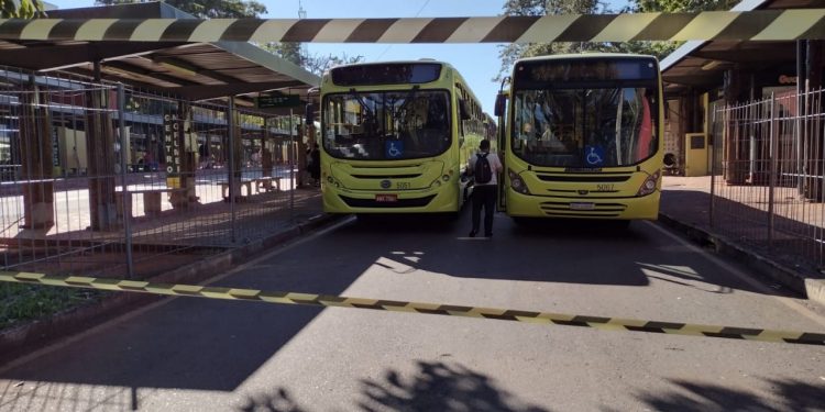 Trabalhadores do transporte coletivo paralisam serviço