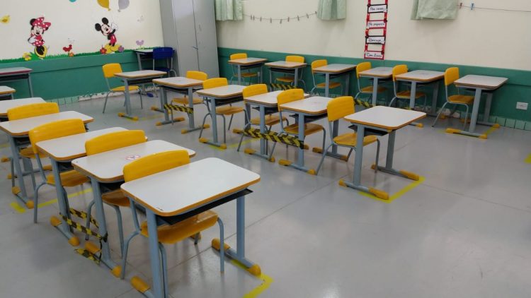 Alunos e professores são testados para o retorno gradual das aulas municipais
