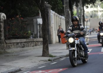 Nova lei de trânsito: motocicleta poderá ser retida se viseira estiver aberta
