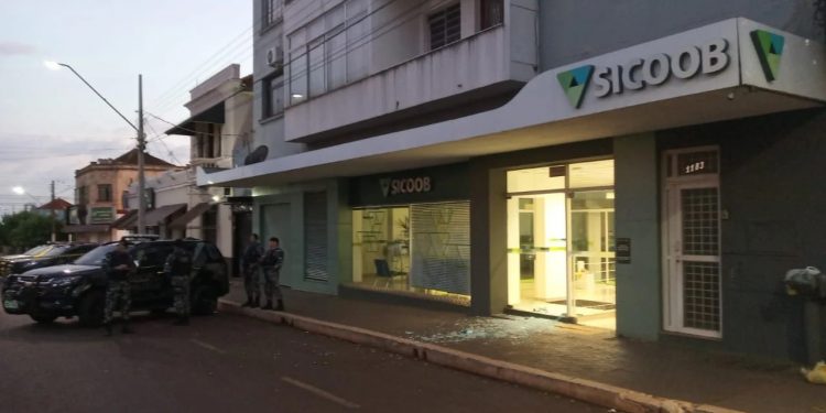 Quadrilha explode seis agências bancárias em Cambará, no norte do Paraná