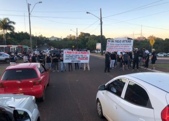 Donos de bares e restaurantes de CDE protestam contra toque de recolher