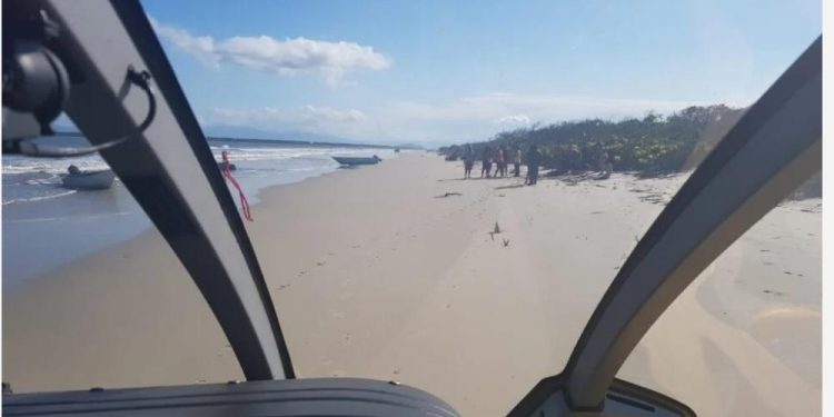 Barco vira e menina de seis anos, única que sabia nadar, salva tripulantes de forma heróica no Litoral