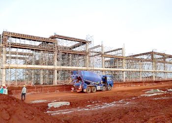 Em meio a crise, Henandárias, no Paraguai, recebe quatro grandes fábricas