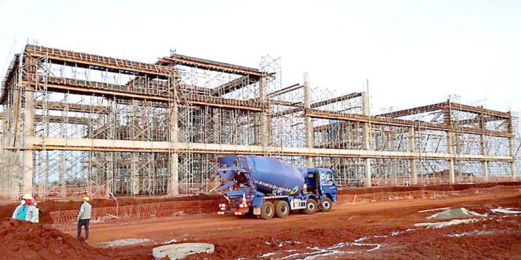 Em meio a crise, Henandárias, no Paraguai, recebe quatro grandes fábricas