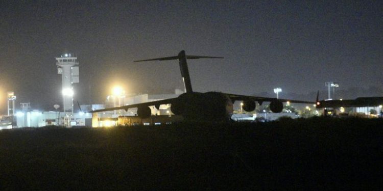 Avião Militar dos EUA permanece por duas horas em território paraguaio