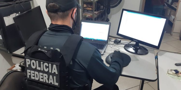 Homem é preso com milhares de fotos e vídeos de pornografia infantil no Paraná