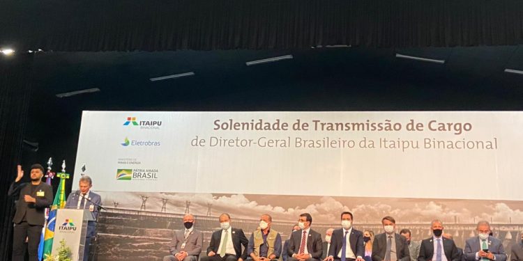 Emocionado, general Silva e Luna se despede da Itaipu Binacional