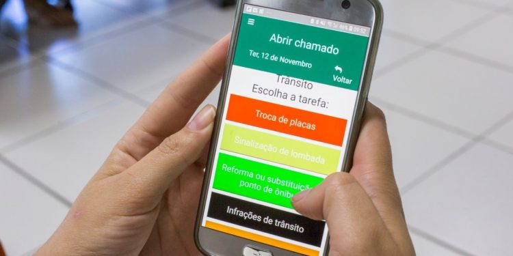 60% dos chamados do serviço 156 Foz foram abertos pelo aplicativo durante o mês de março