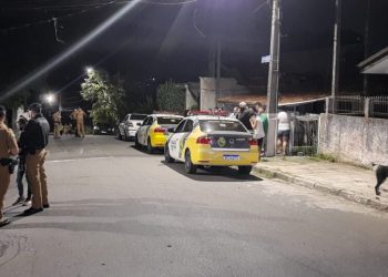 Paraná: idoso que teria estuprado criança de 3 anos ataca policiais com facão e é morto