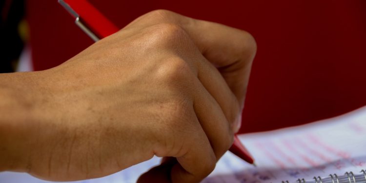 CEEBJA: comunidade escolar lança abaixo-assinado contra fechamento de 3 unidades