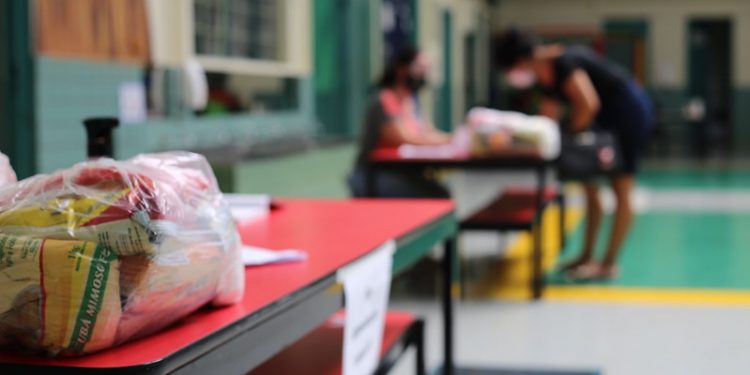 Secretaria de Educação dará continuidade a entrega de kits com alimentos da merenda escolar