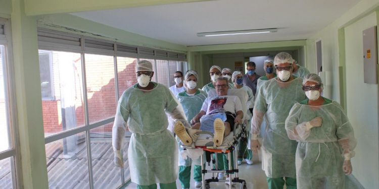 Hospital Costa Cavalcanti comemora 866 altas de pacientes recuperados por covid-19