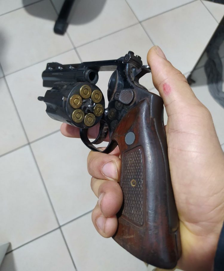 PRF prende idoso com revólver na cintura em Santa Terezinha de Itaipu