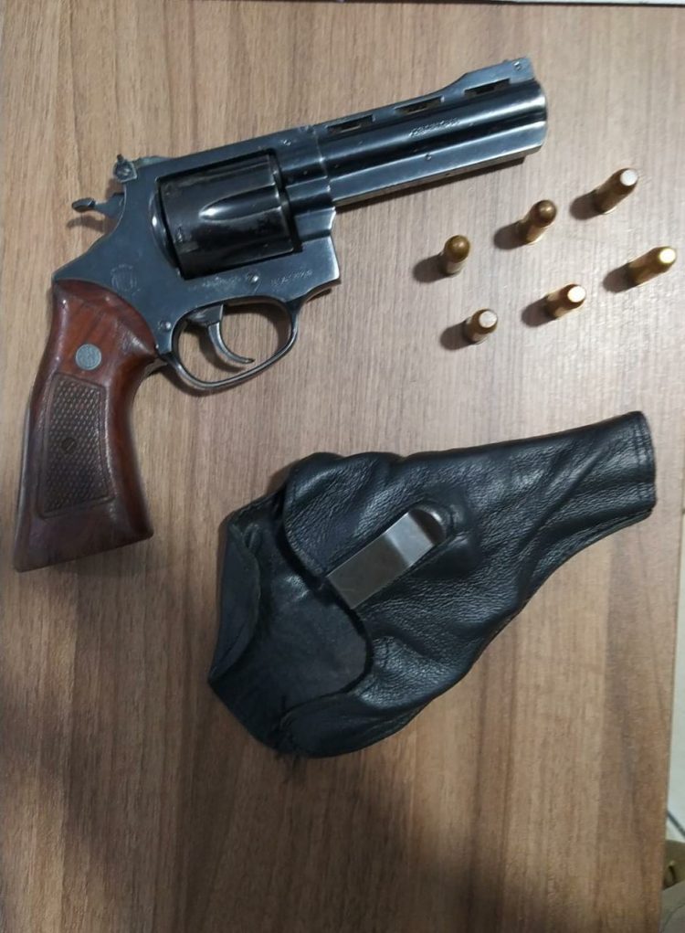 PRF prende idoso com revólver na cintura em Santa Terezinha de Itaipu