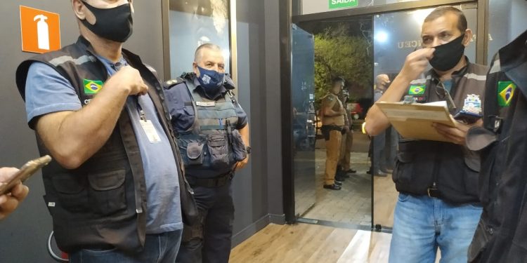 Equipes da Prefeitura de Foz mantêm fiscalização para garantir cumprimento das medidas restritivas