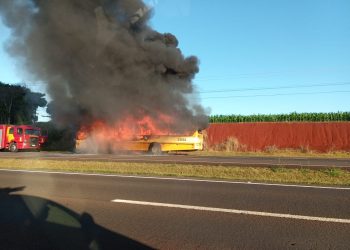 Gerente nega pane elétrica e afirma que incêndio em ônibus foi criminoso