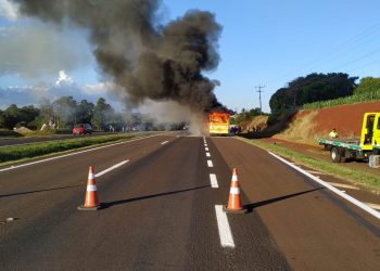 Maré de azar: ônibus da linha Santa Terezinha é assaltado e em seguida pega fogo