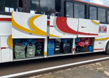 Receita Federal e BPFron retiveram dois ônibus em Santa Terezinha de Itaipu