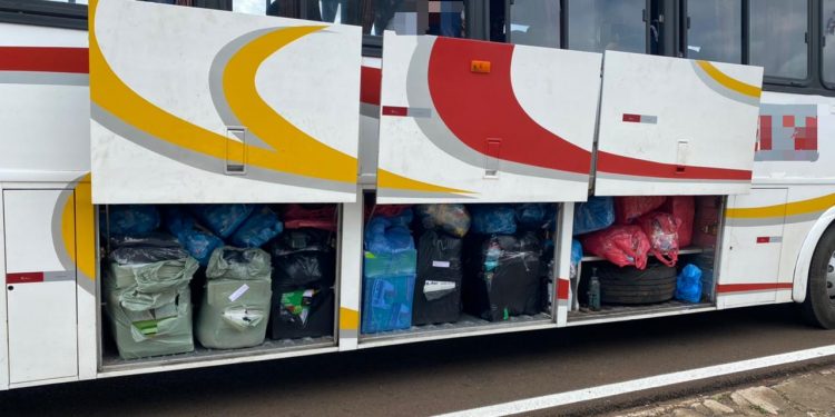 Receita Federal e BPFron retiveram dois ônibus em Santa Terezinha de Itaipu