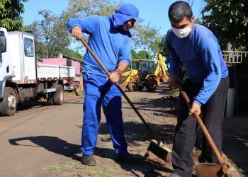 Prefeitura de Foz do Iguaçu executa serviços de pavimentação no Parque Ouro Verde