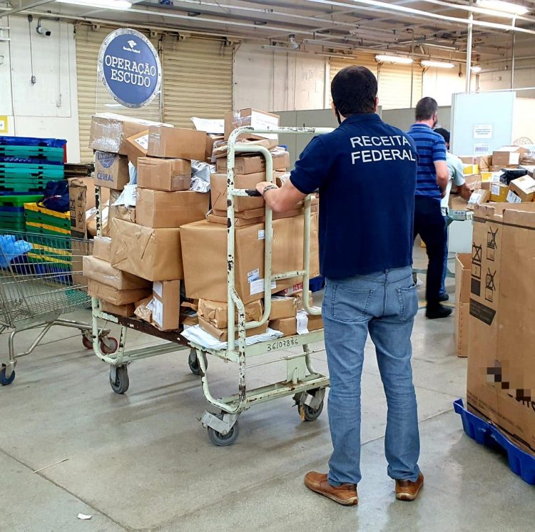 Receita Federal retém 254 volumes de remessas postais irregulares