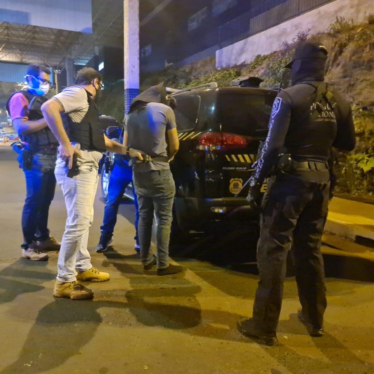 Brasileiro que matou policial em Sarandi, preso no Paraguai, é extraditado ao Brasil